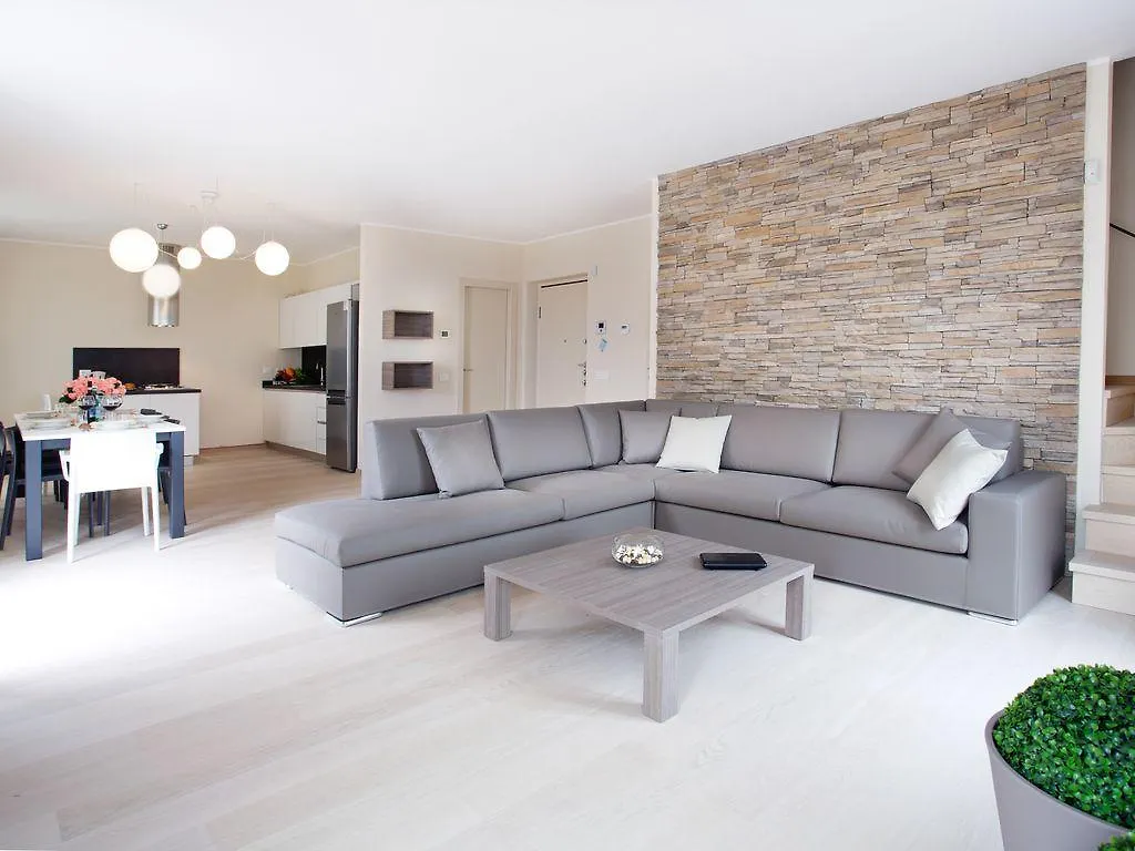 Sala Comacina Residence Apartment 5 - Sleeps Up To 10 By Italian Apartments