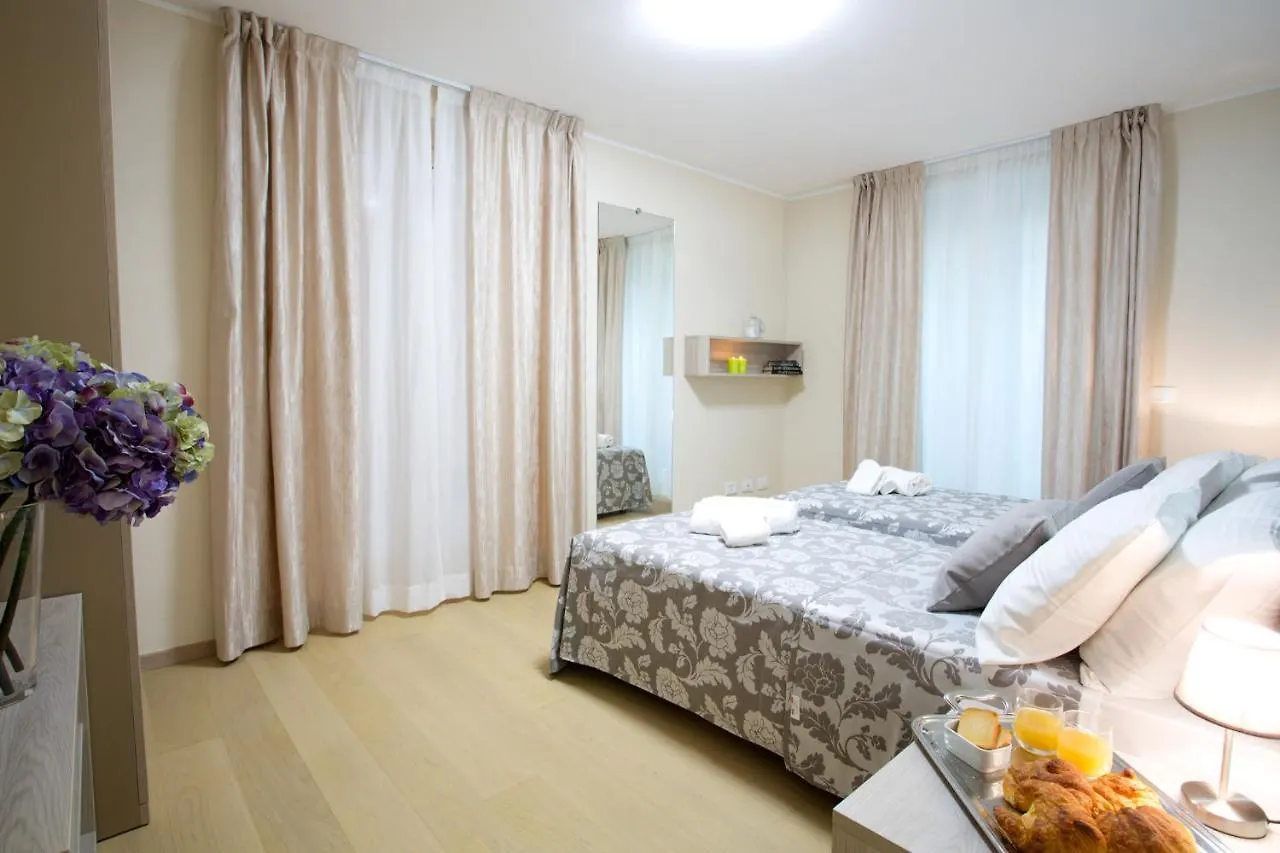 Sala Comacina Residence Apartment 5 - Sleeps Up To 10 By Italian Apartments