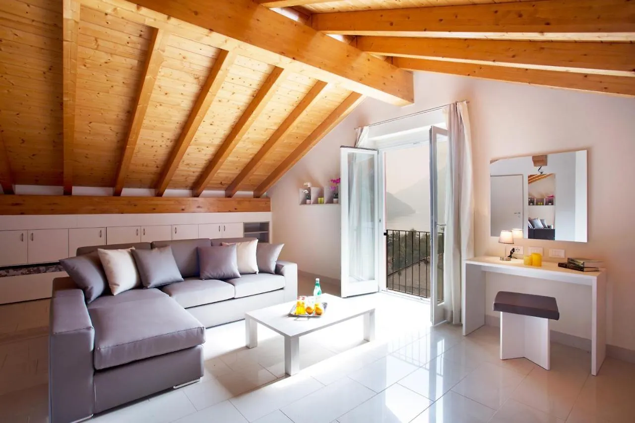Sala Comacina Residence Apartment 5 - Sleeps Up To 10 By Italian Apartments سالا كوماسينا