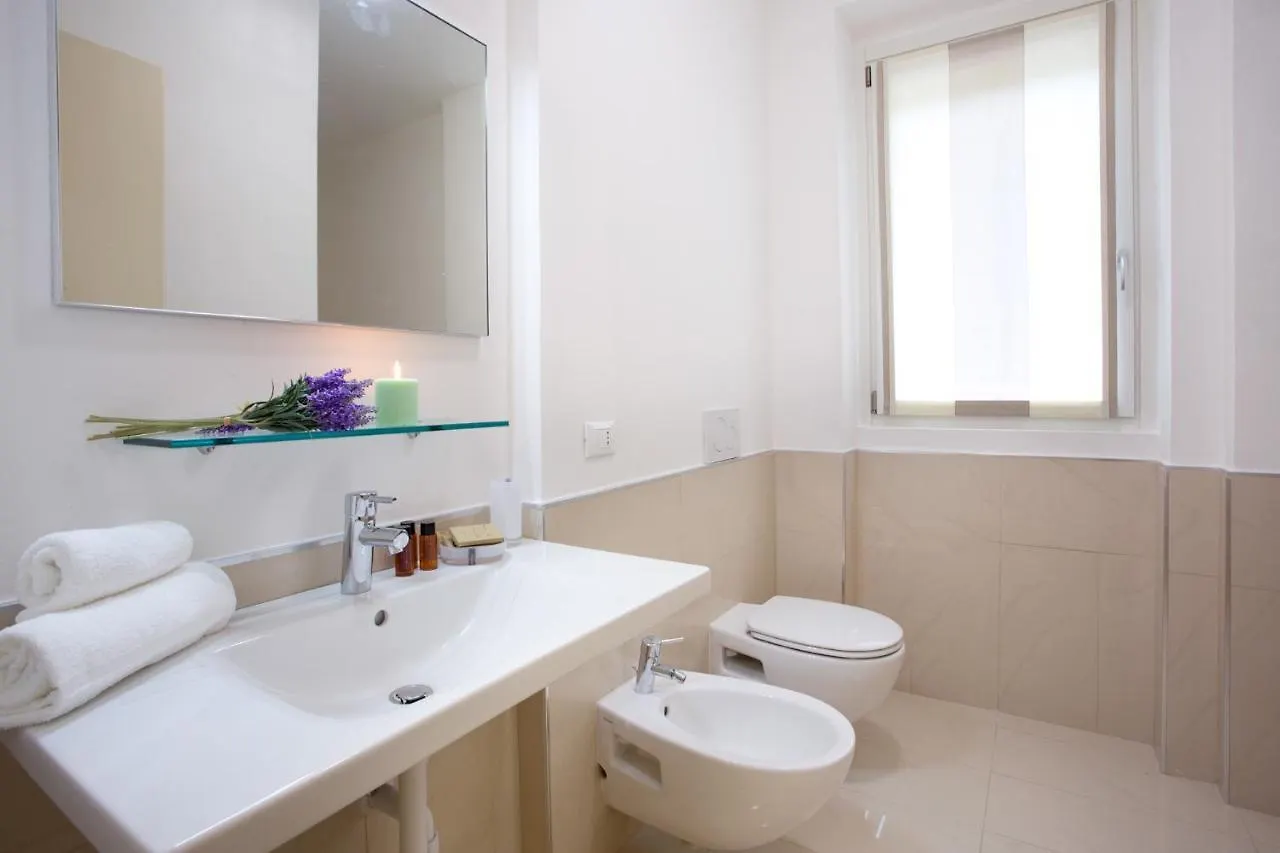 Sala Comacina Residence Apartment 5 - Sleeps Up To 10 By Italian Apartments  سالا كوماسينا