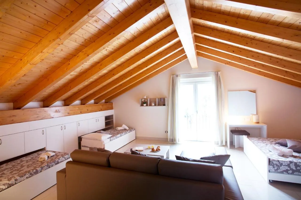 Sala Comacina Residence Apartment 5 - Sleeps Up To 10 By Italian Apartments