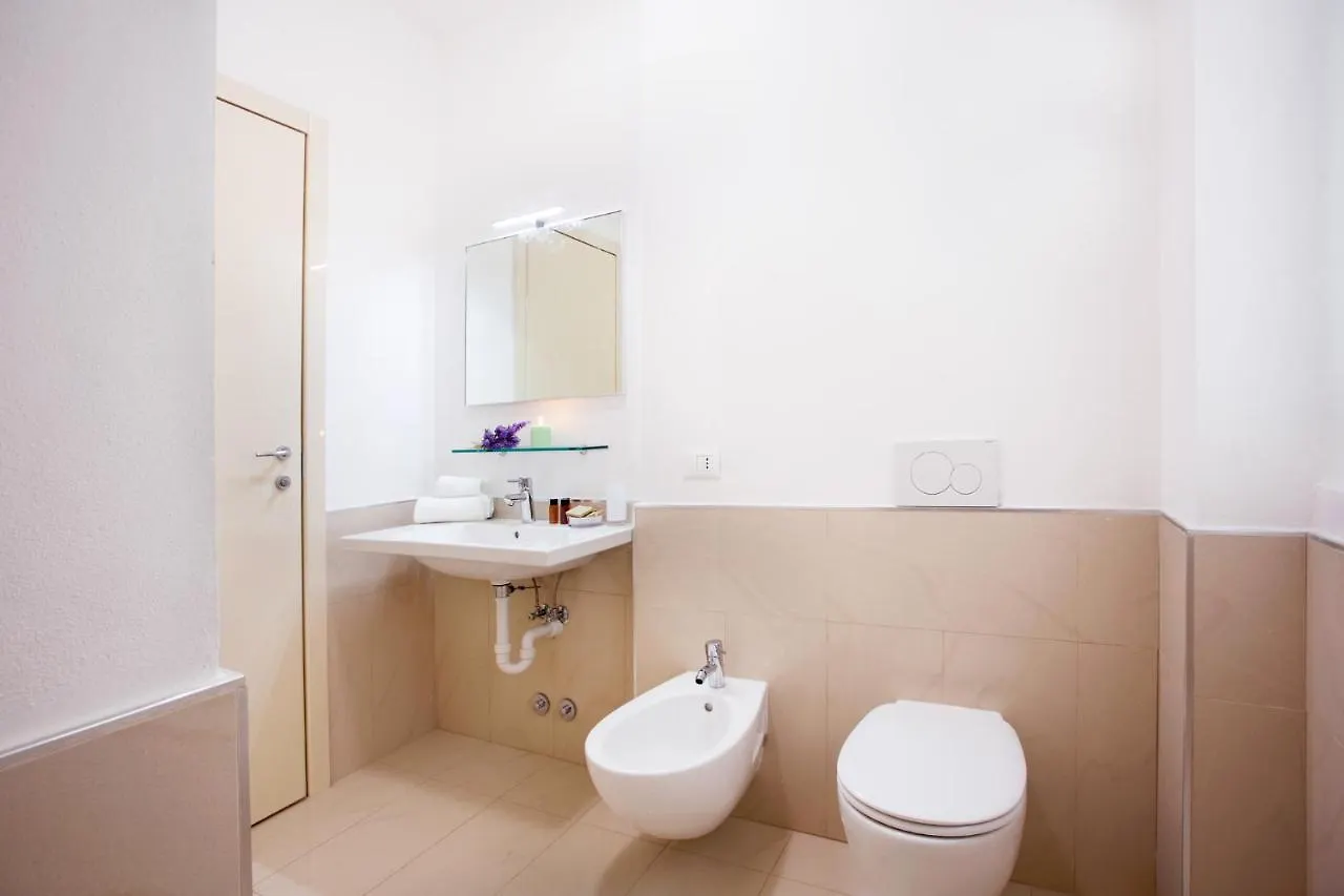 Sala Comacina Residence Apartment 5 - Sleeps Up To 10 By Italian Apartments 0*, سالا كوماسينا إيطاليا